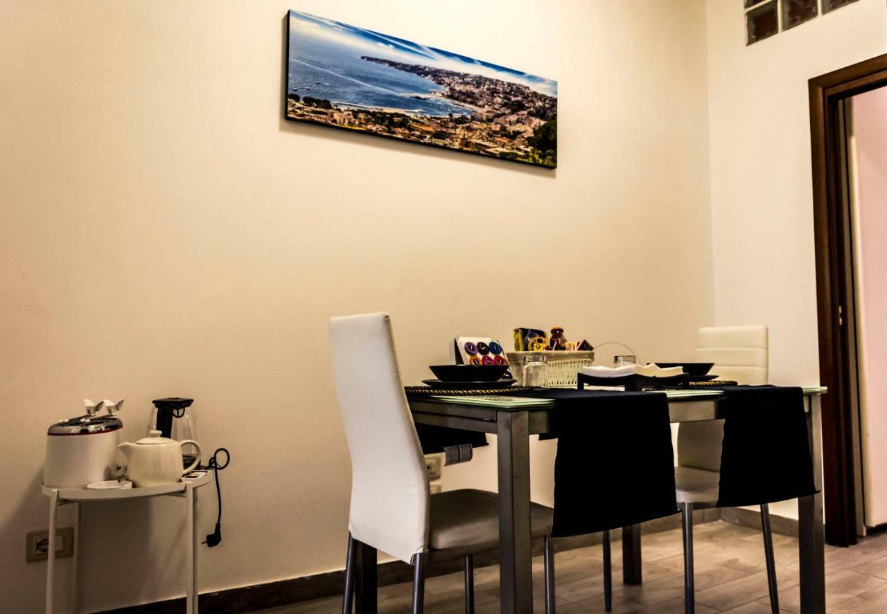 Apartamento A Casa Nel Borgo Nápoles Exterior foto